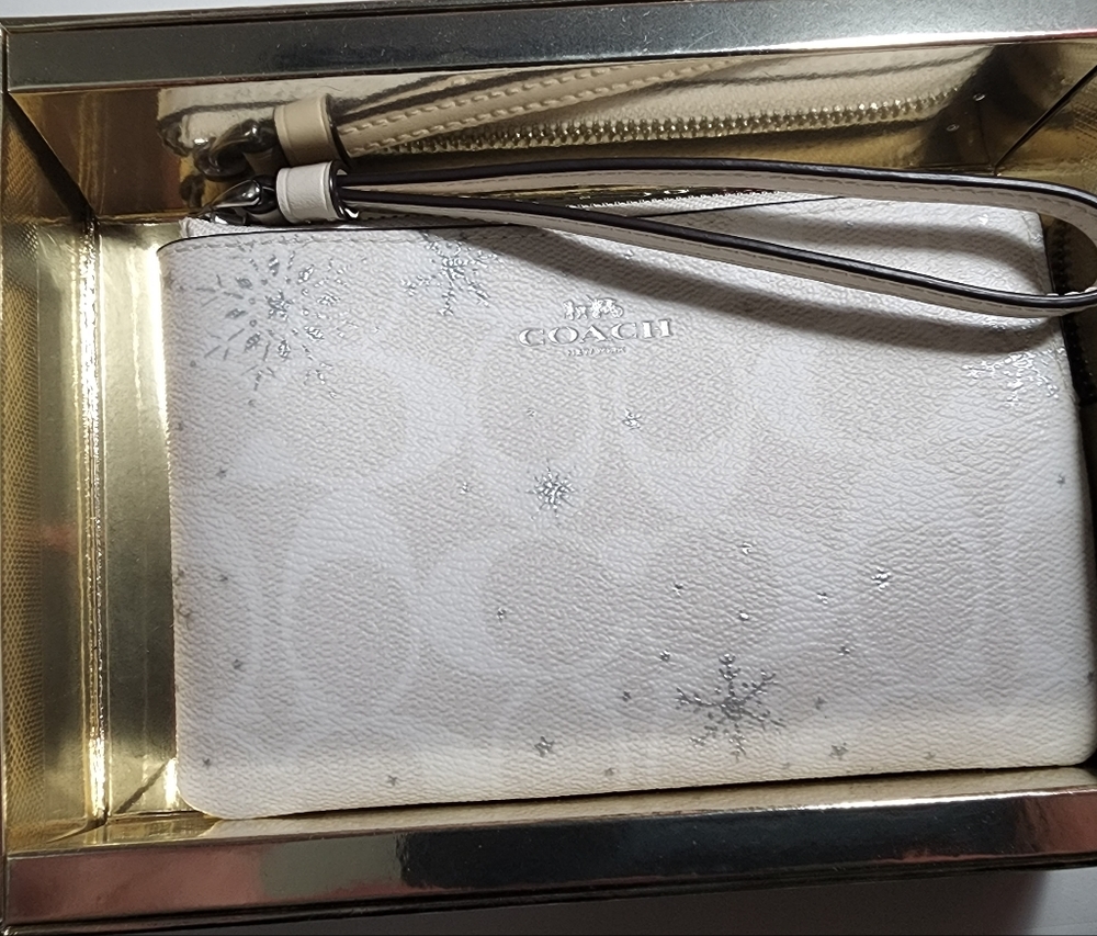 Coach Wristlet - Picture 6 of 7